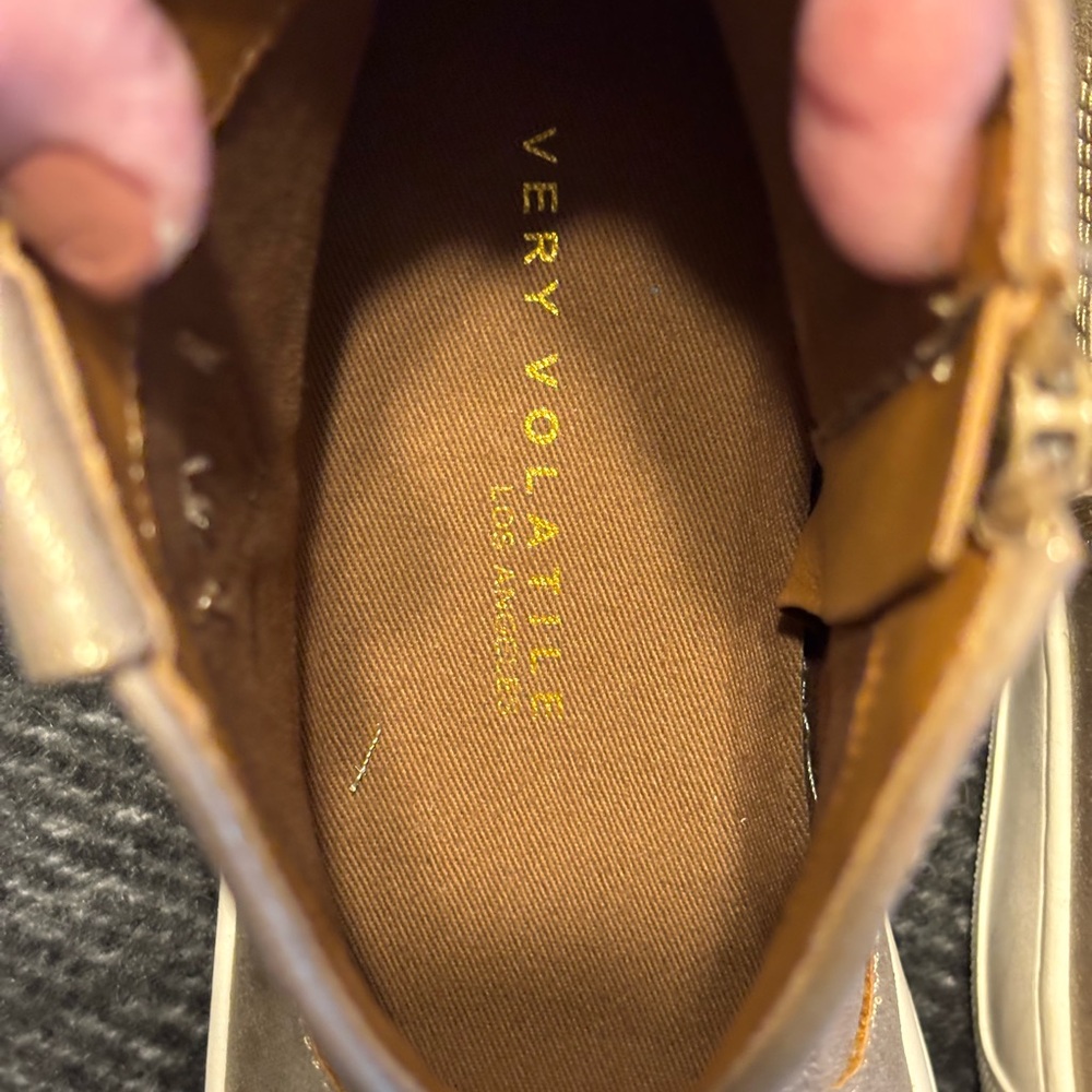 Very Volatile Los Angeles Cowgirl Sneaker Bootie Size 7 - Picture 10 of 12